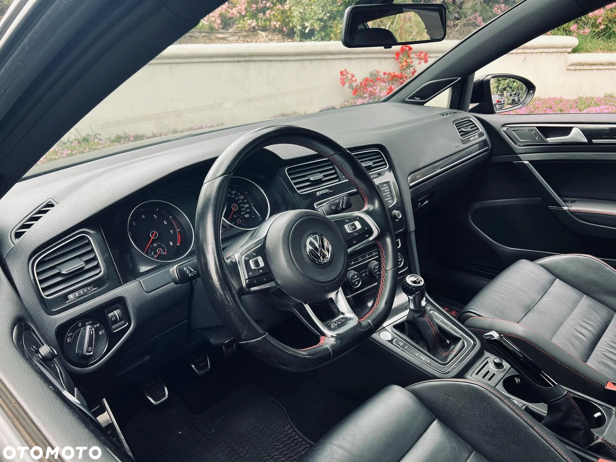 Volkswagen Golf - 24