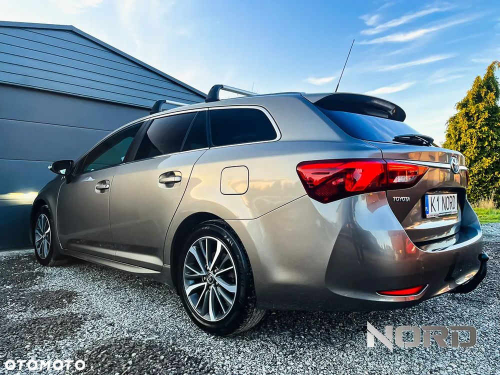 Toyota Avensis 1.8 Premium MS - 8