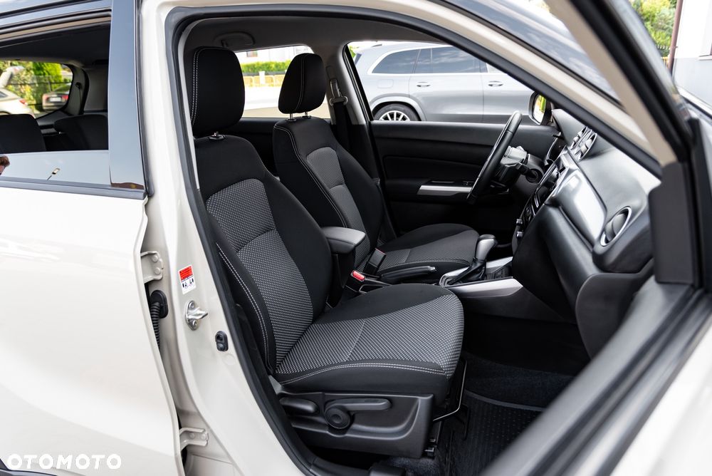 Suzuki Vitara 1.5 Dualjet Hybrid AGS Comfort+ "SHINKAI" - 26