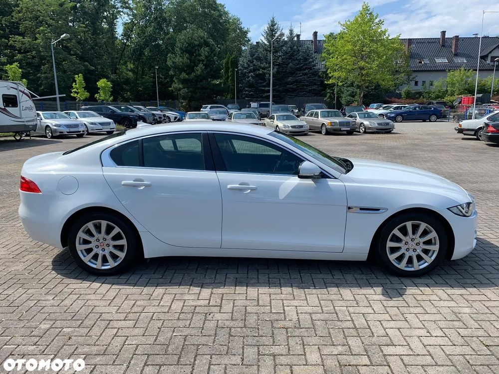 Jaguar XE 2.0 D Prestige - 2