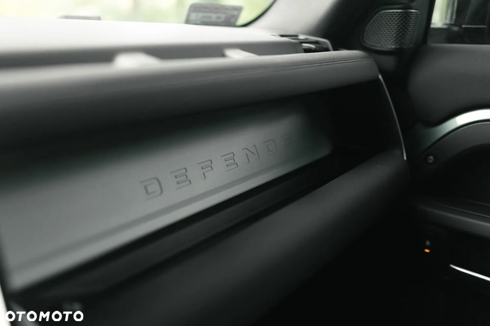 Land Rover Defender 3.0 D200 mHEV - 27