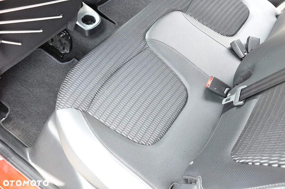Renault Captur 1.2 Energy TCe Initiale Paris EDC - 28