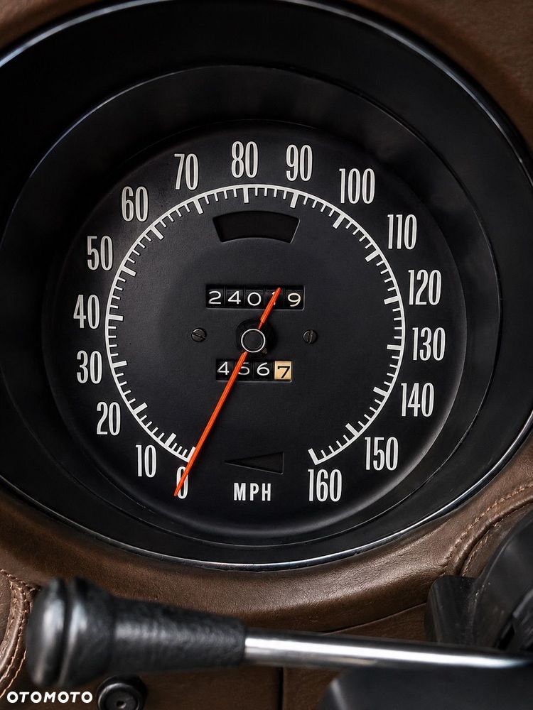 Chevrolet Corvette - 12