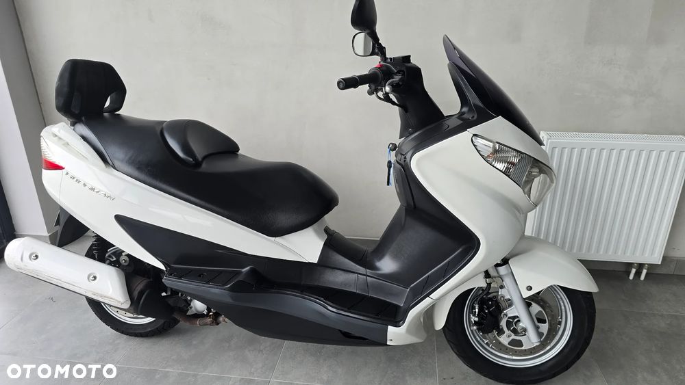 Suzuki Burgman - 20