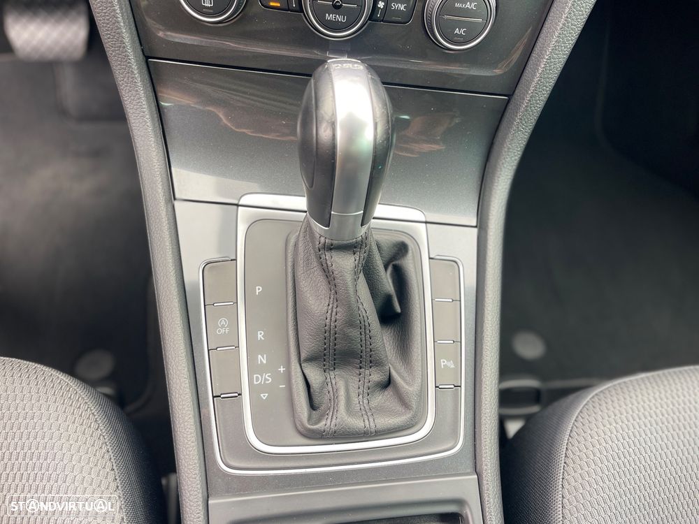 VW Golf Variant 2.0 TDi R-Line DSG - 25