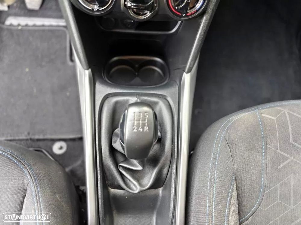 Peugeot 2008 1.2 PureTech Style — fotografia 37