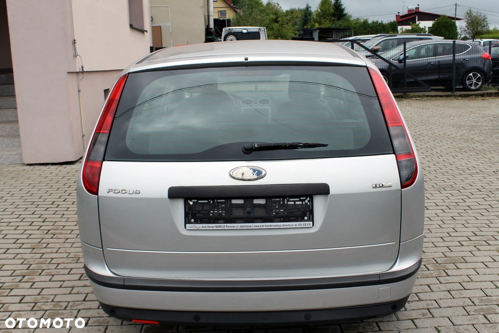 Ford Focus 1.6 16V Style - 8