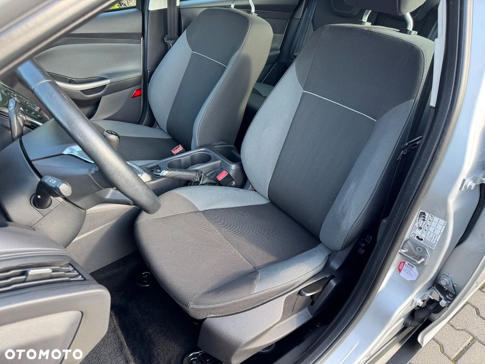 Ford Focus 1.6 Trend - 17