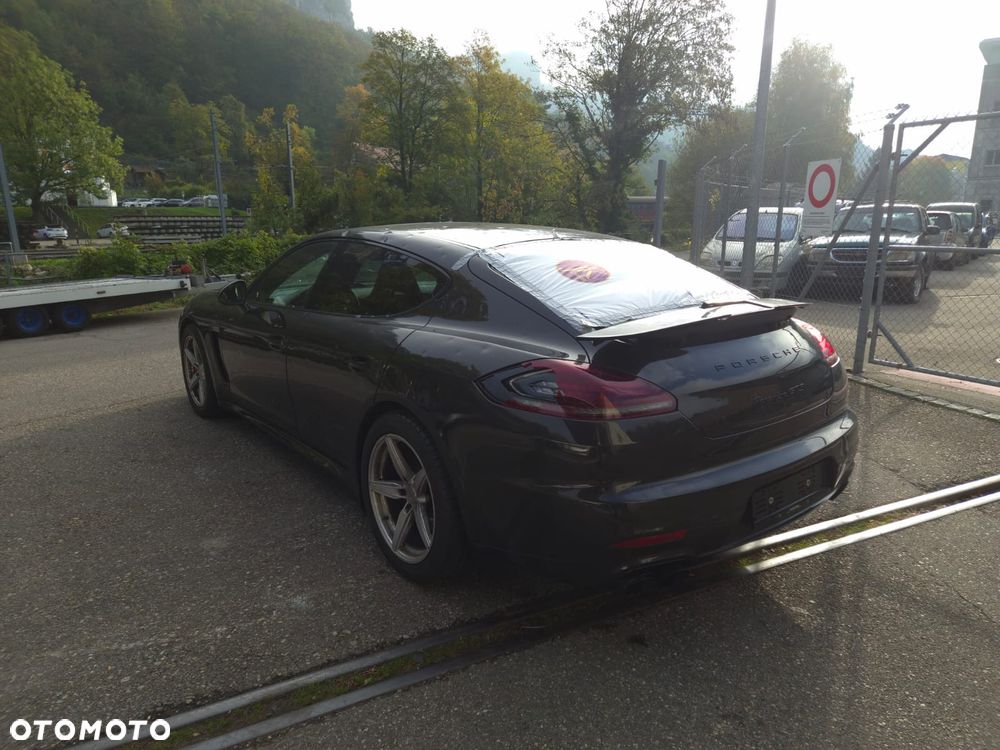 Porsche Panamera GTS - 4