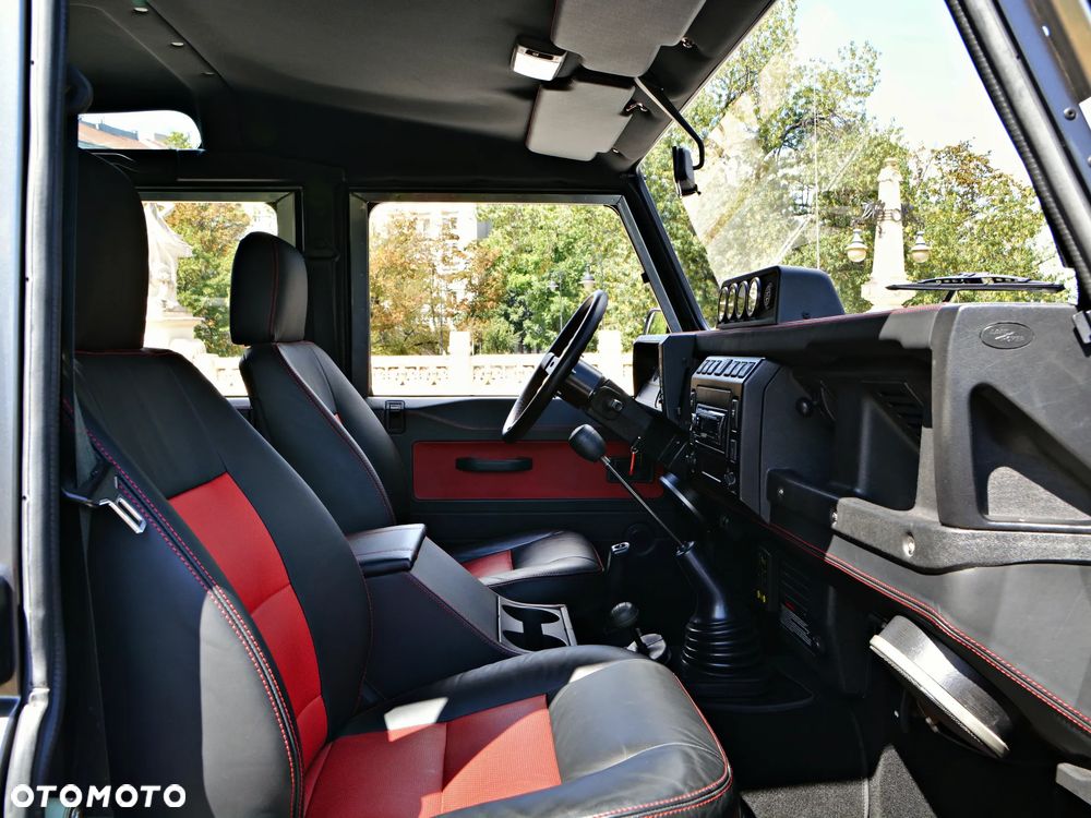 Land Rover Defender 2.5 TDI - 34