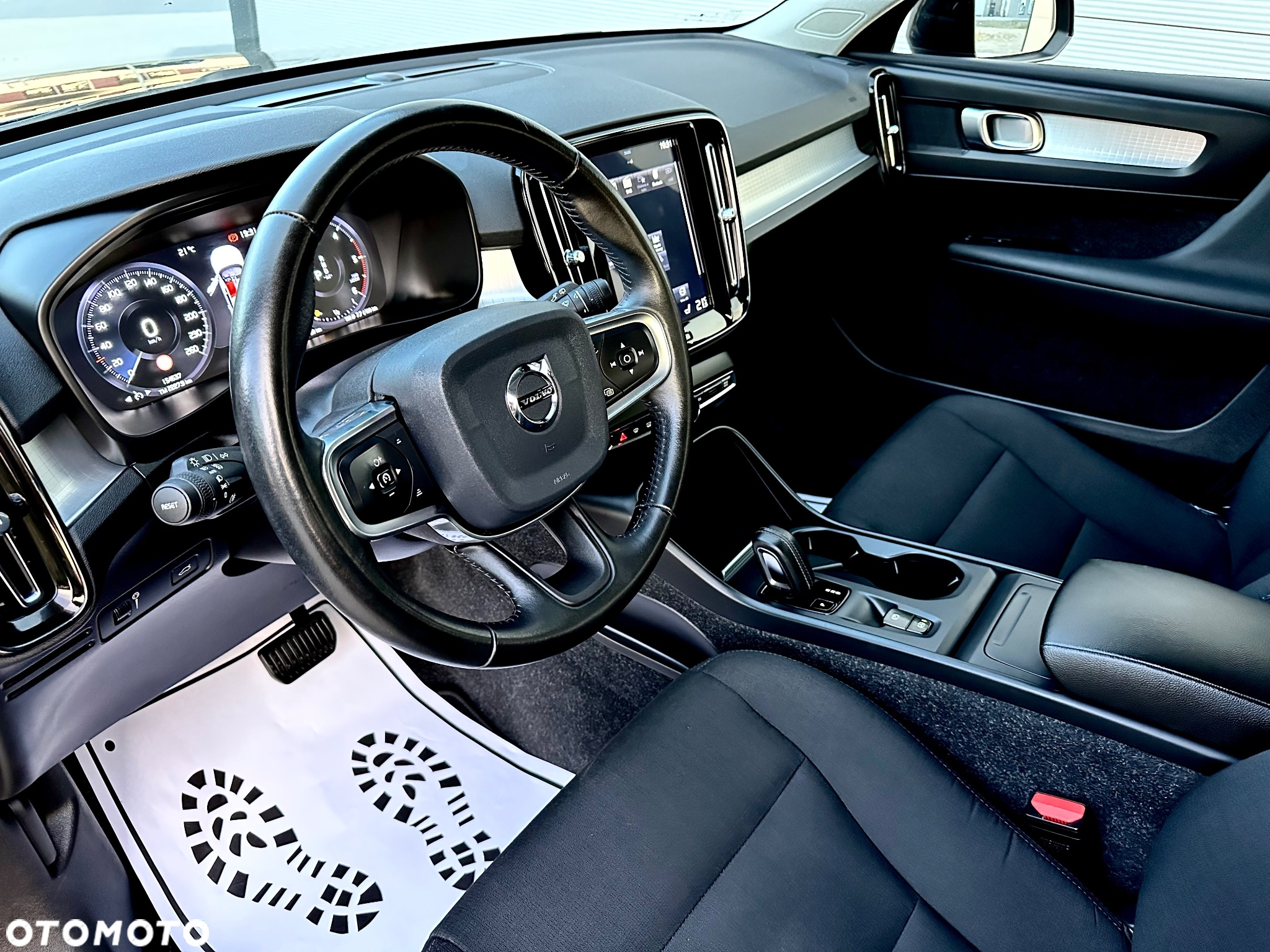 Volvo XC 40 D4 AWD Momentum Pro - 25