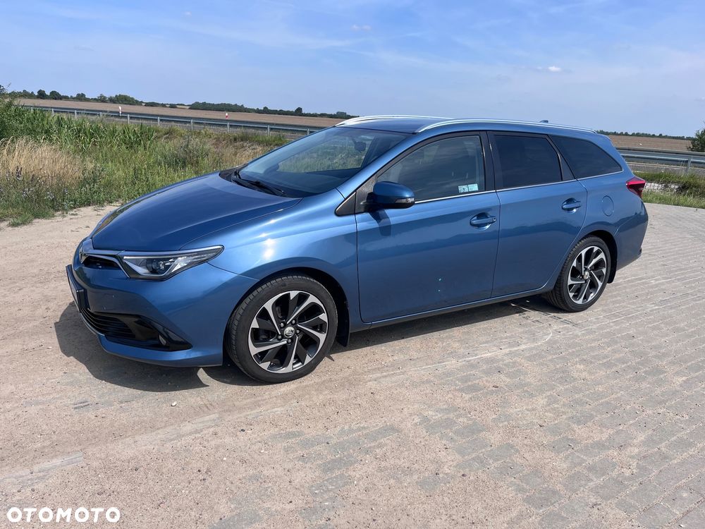 Toyota Auris 1.6 Premium + - 1