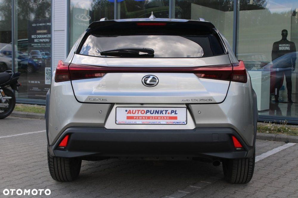 Lexus UX - 6