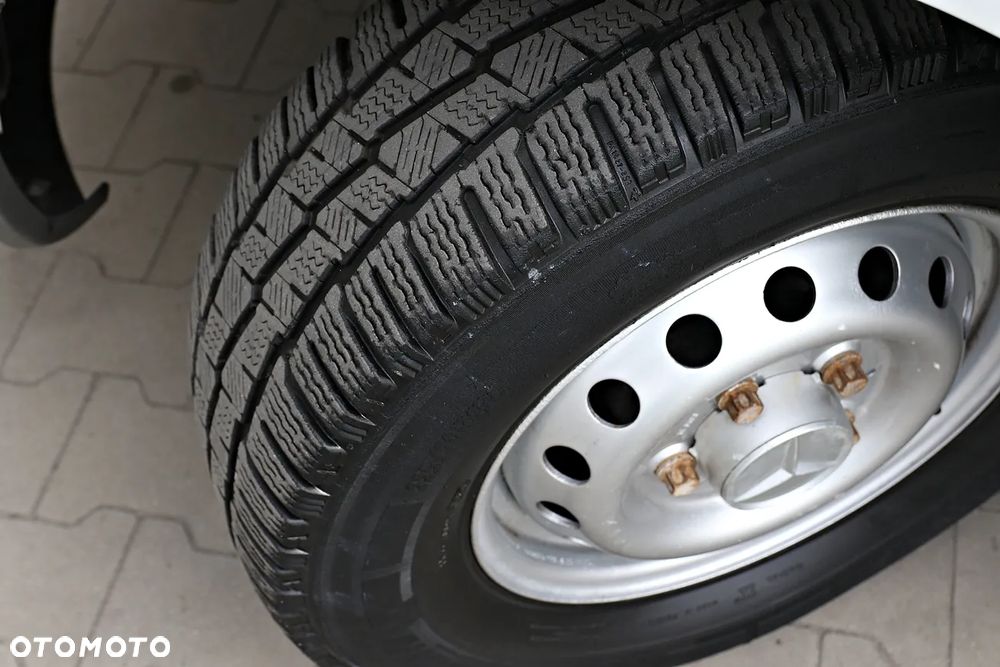 Mercedes-Benz Sprinter - 25