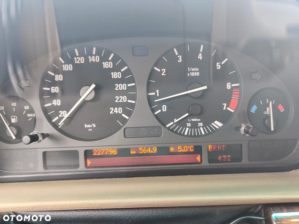 BMW Seria 7 - 16