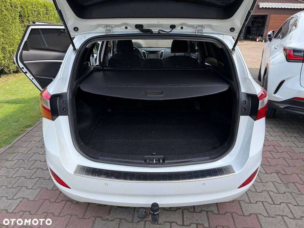 Hyundai i30 blue Kombi 1.4 YES Silver - 23