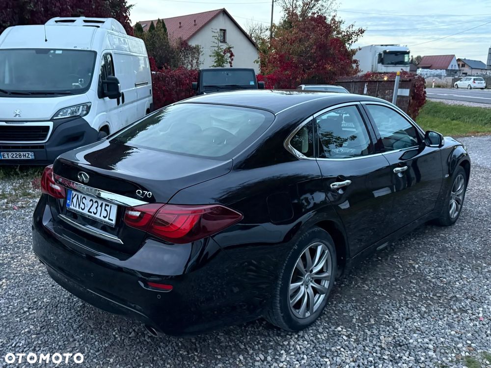 Infiniti Q70 2.2d - 6