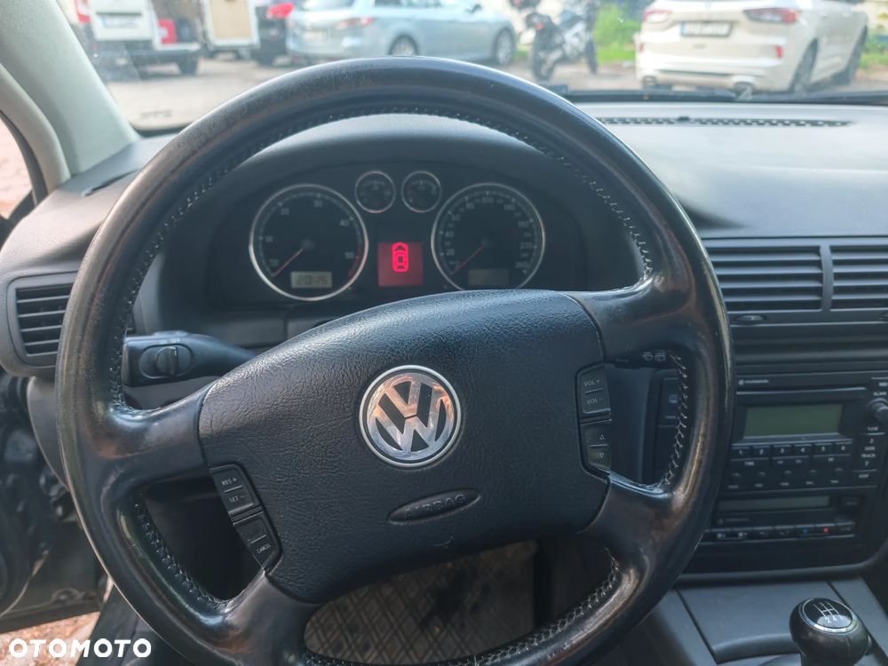 Volkswagen Passat 1.9 TDI Comfortline - 14
