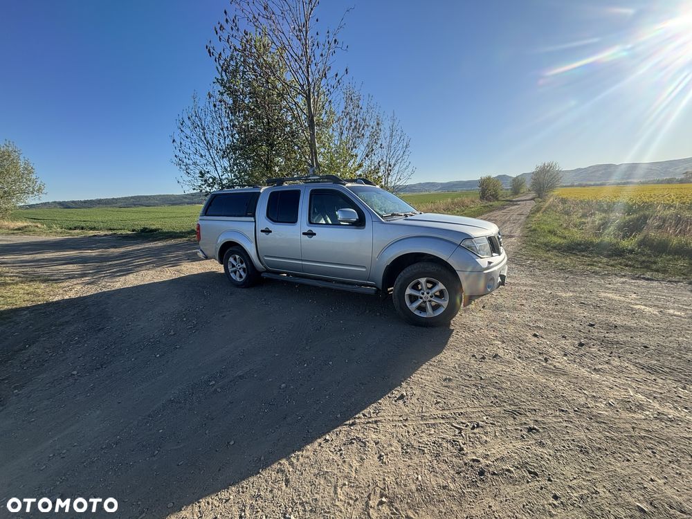 Nissan Pickup - 1