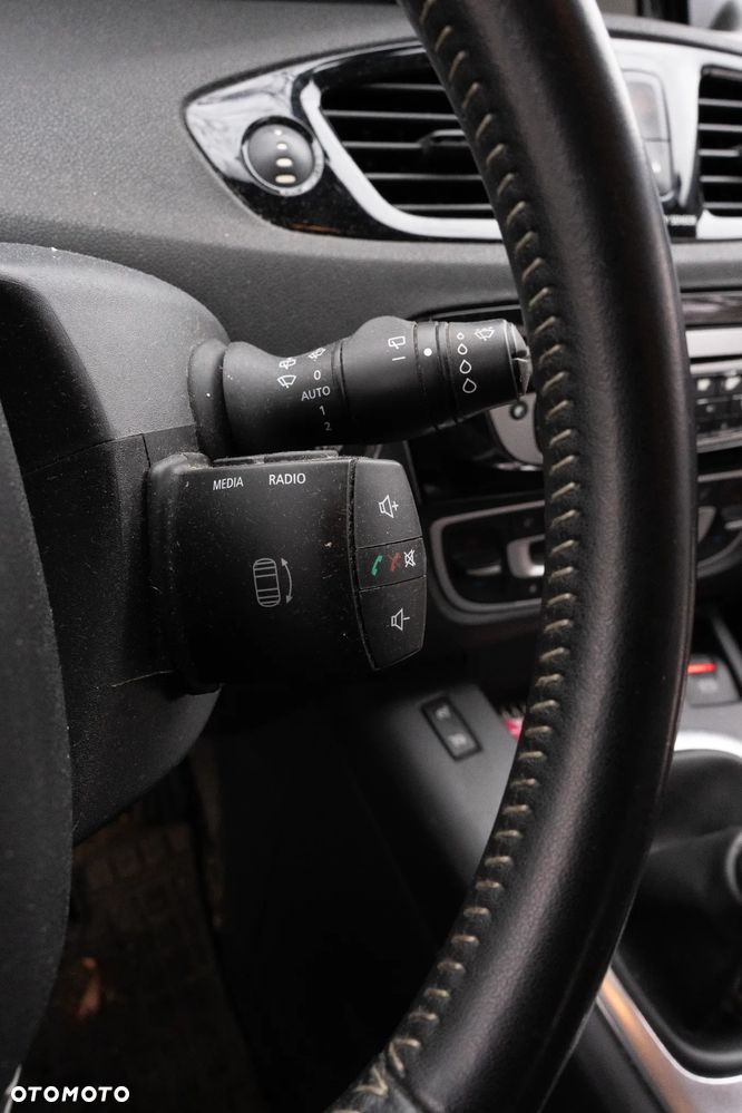 Renault Scenic 1.6 dCi Energy Bose Edition S&S - 9