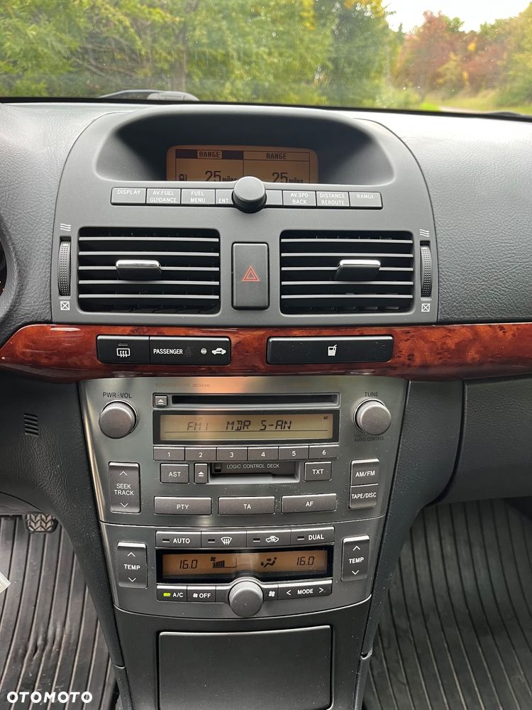 Toyota Avensis 2.0 VVT-i Combi Executive - 11
