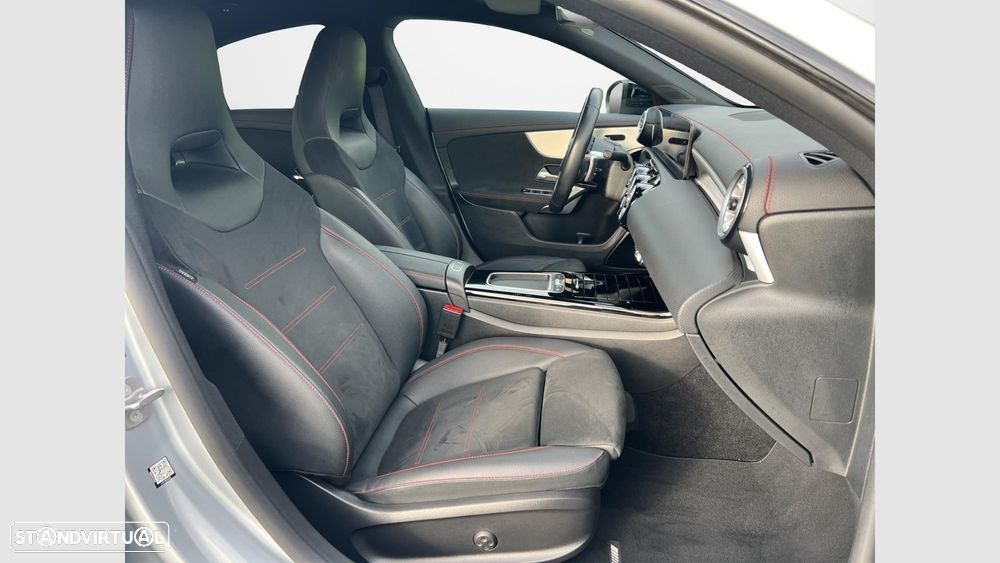 Mercedes-Benz CLA 250 e AMG Line - 13