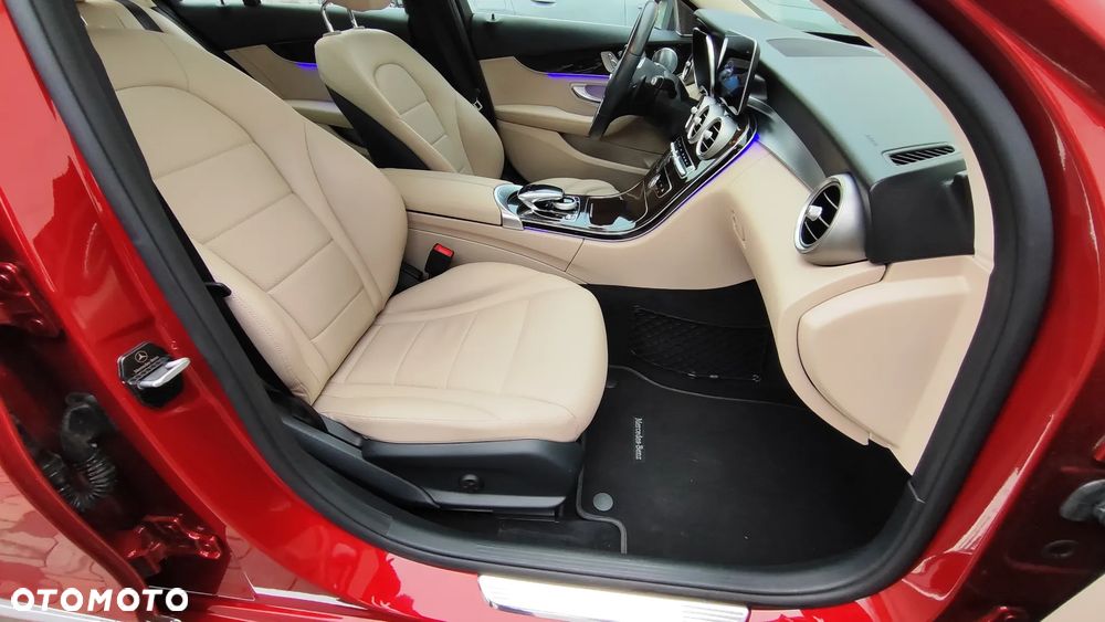Mercedes-Benz Klasa C 300 4MATIC 9G-TRONIC - 22