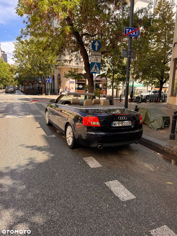 Audi A4 Cabrio 2.4 - 8