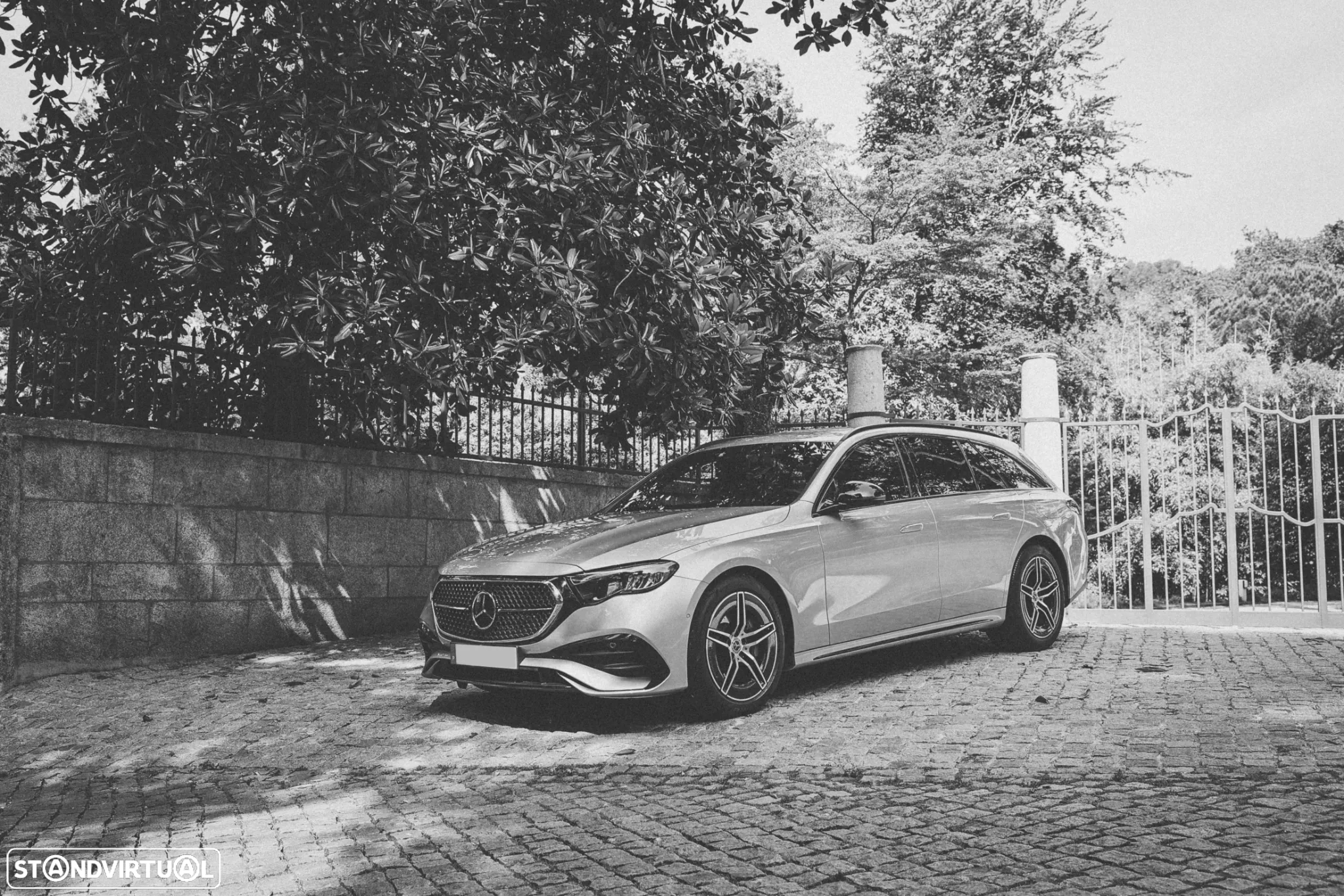 Mercedes-Benz E 300 e AMG Line - 36