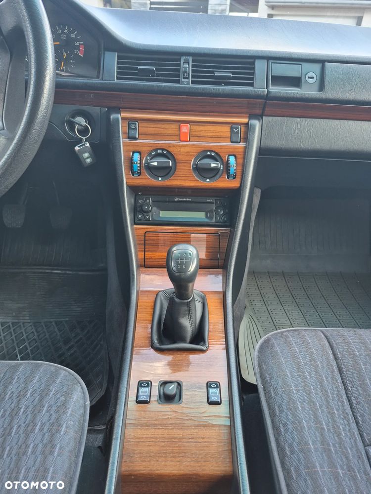 Mercedes-Benz W124 (1984-1993) - 12