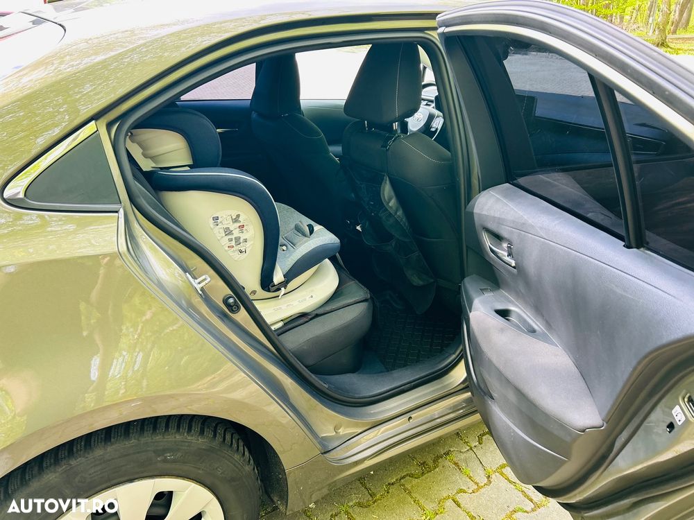 Toyota Corolla 1.8 HSD Business - 18