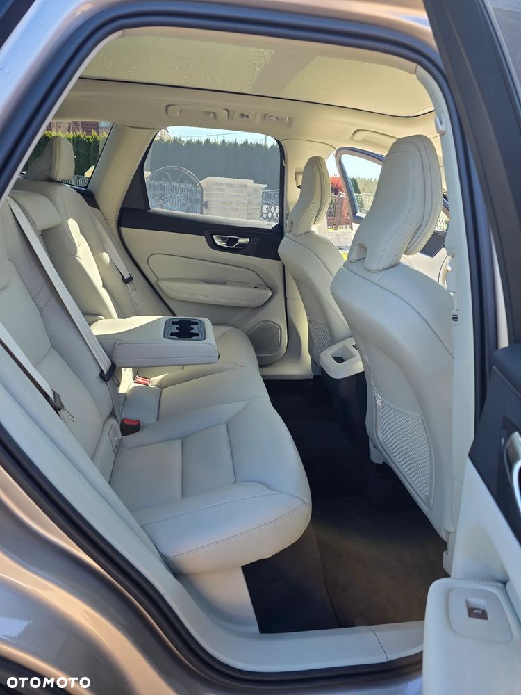 Volvo XC 60 B5 B AWD Ultimate Black Edition - 13