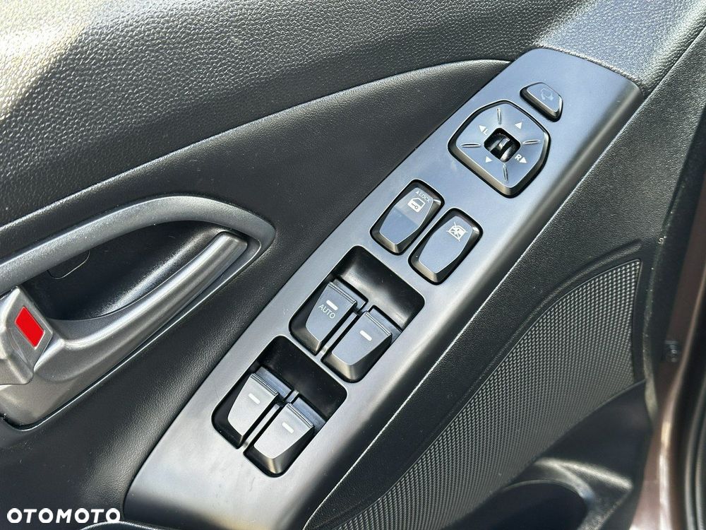 Hyundai ix35 1.6 2WD Fifa World Cup Edition - 25