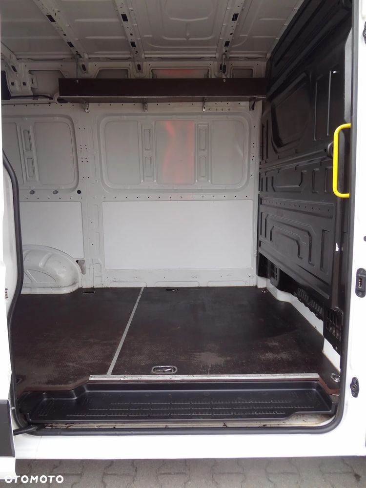 Volkswagen Crafter 2 L2H2 Furgon 35 Średni - 16