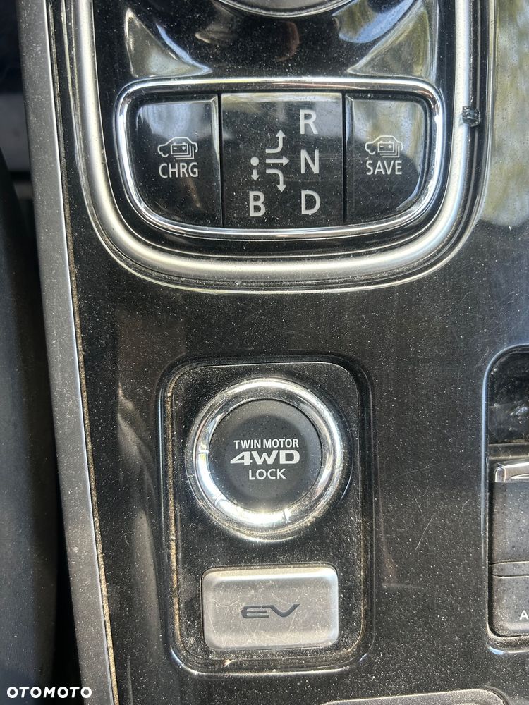 Mitsubishi Outlander Instyle NAVI + - 7