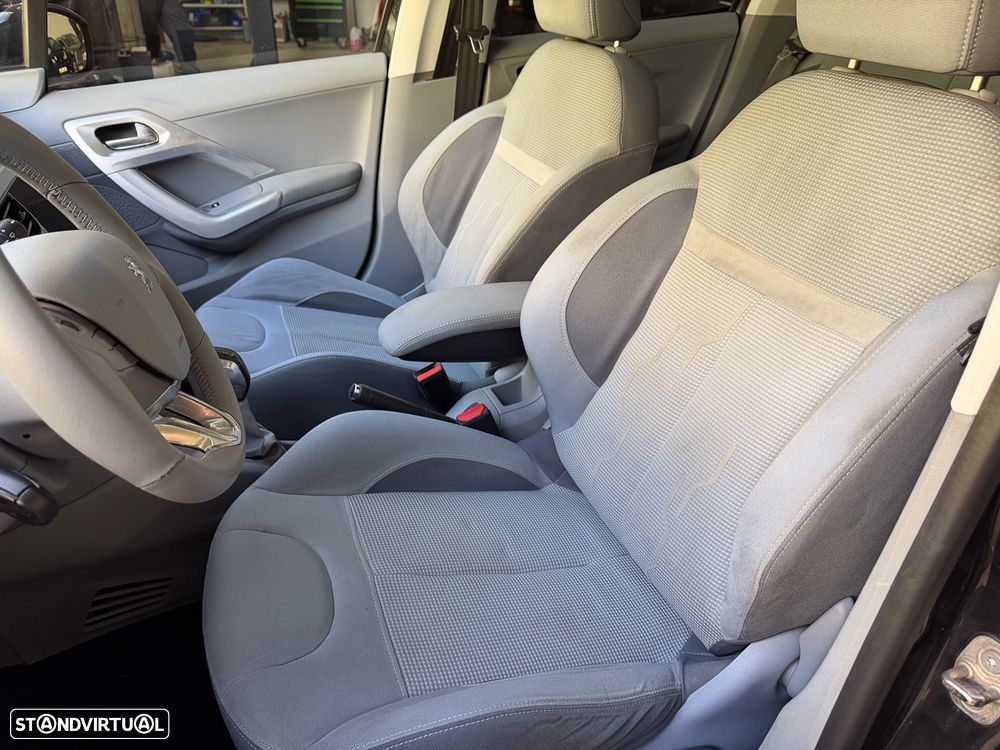 Peugeot 208 1.4 VTi Allure - 11