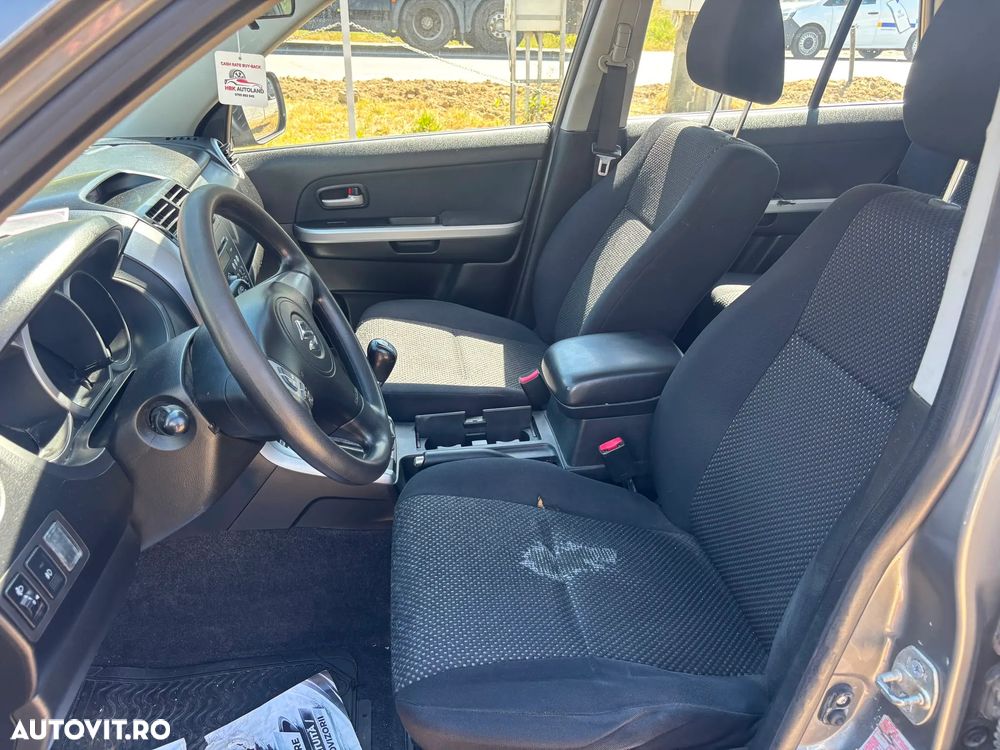 Suzuki Grand Vitara 1.9 DDiS Comfort + DPF Family - 8