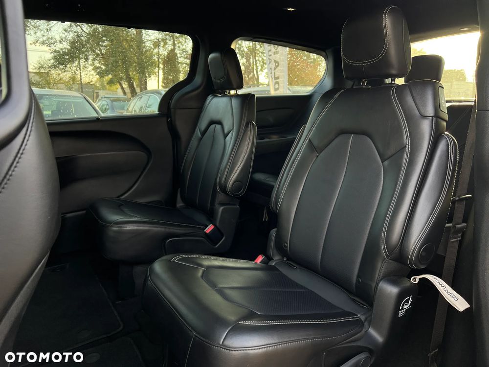 Chrysler Pacifica - 30