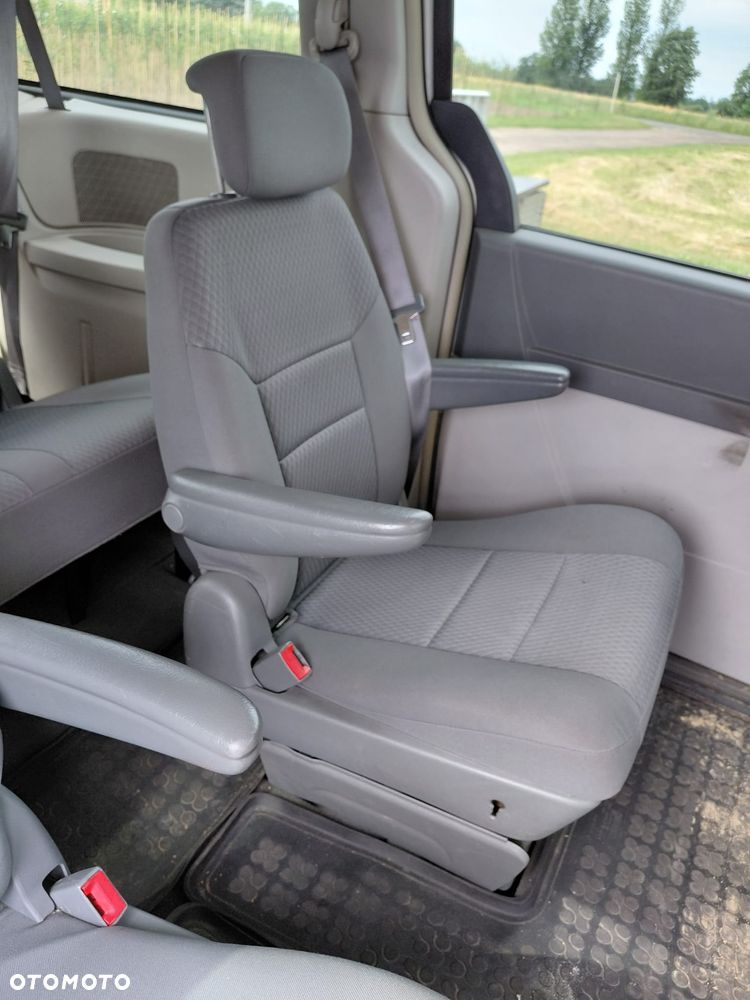 Chrysler Town & Country - 14