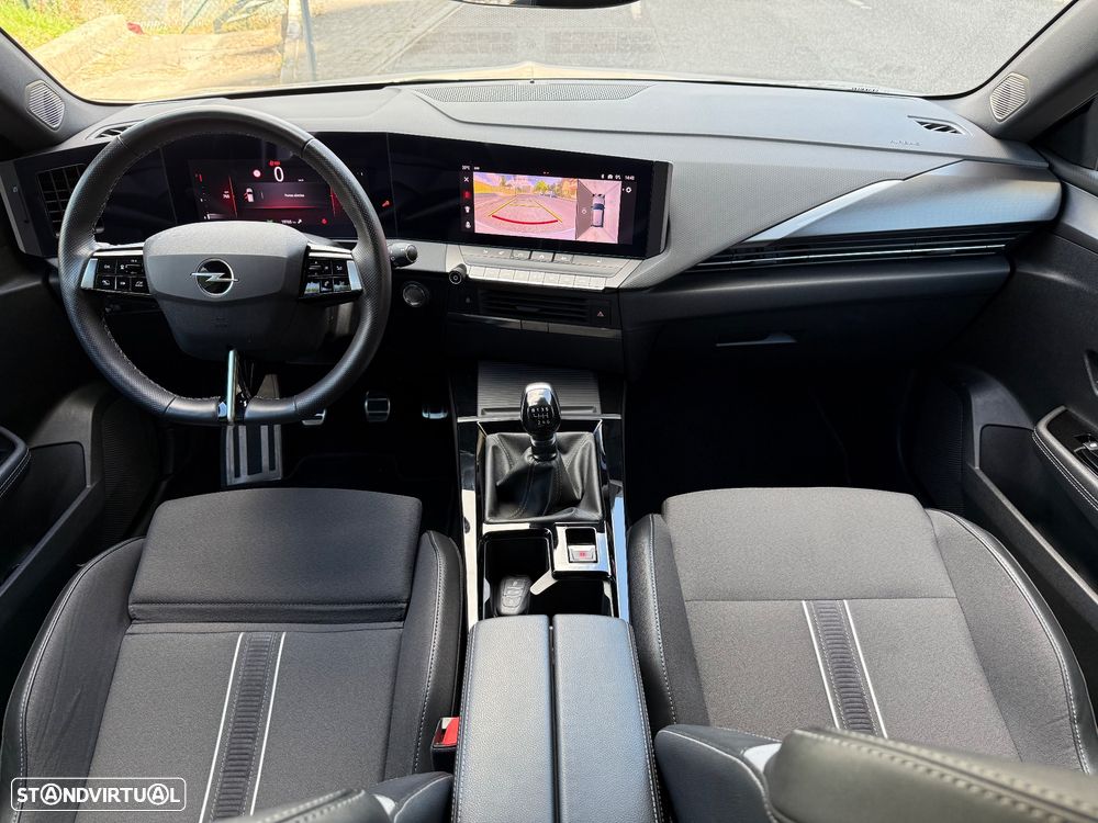 Opel Astra 1.2 T GS - 42