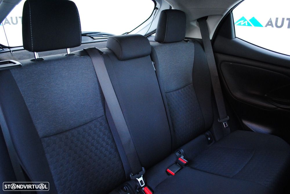 Toyota Yaris 1.5 HDF Comfort Plus - 26