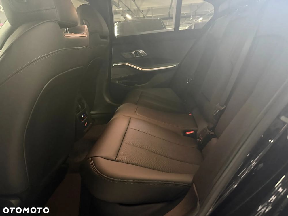 BMW Seria 3 320i Edition M Sport Shadow - 17