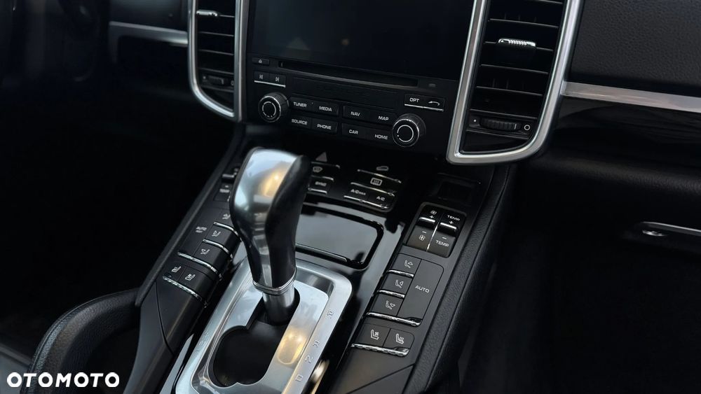 Porsche Cayenne Platinum Edition - 13