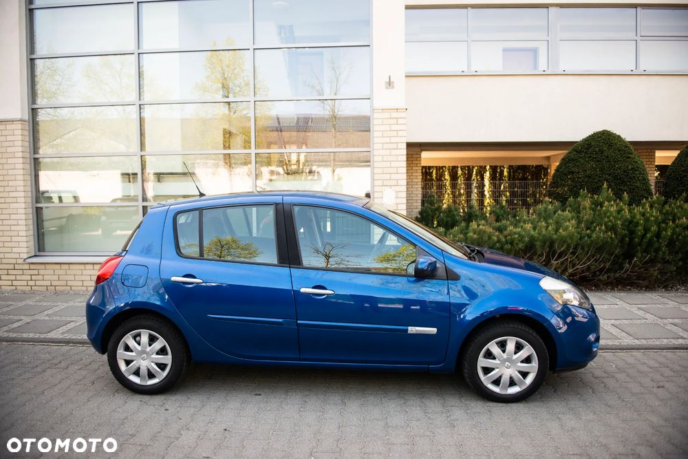 Renault Clio 1.2 16V Confort Authentique - 11