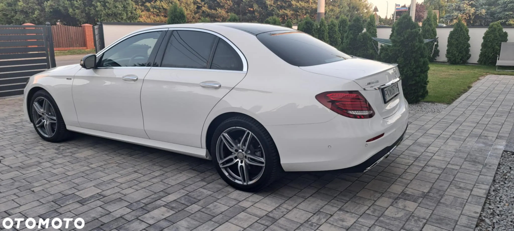 Mercedes-Benz Klasa E 300 9G-TRONIC AMG Line - 9
