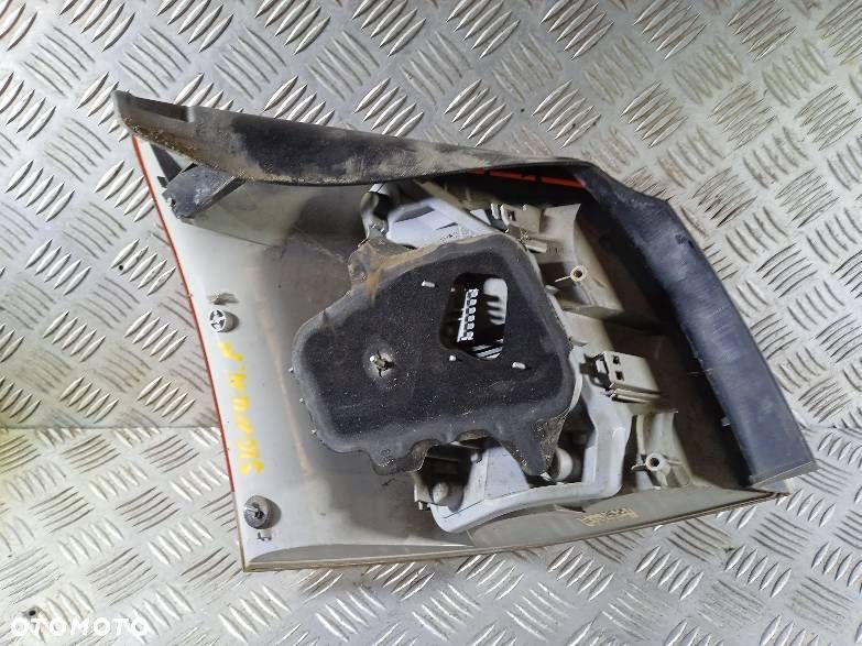 LAMPA PRAWA TYLNA OPEL SIGNUM - 2