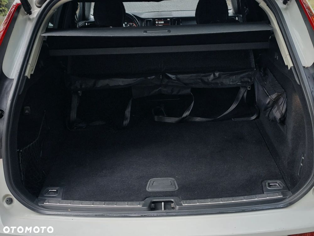 Volvo XC 60 B4 D AWD Momentum Pro - 9
