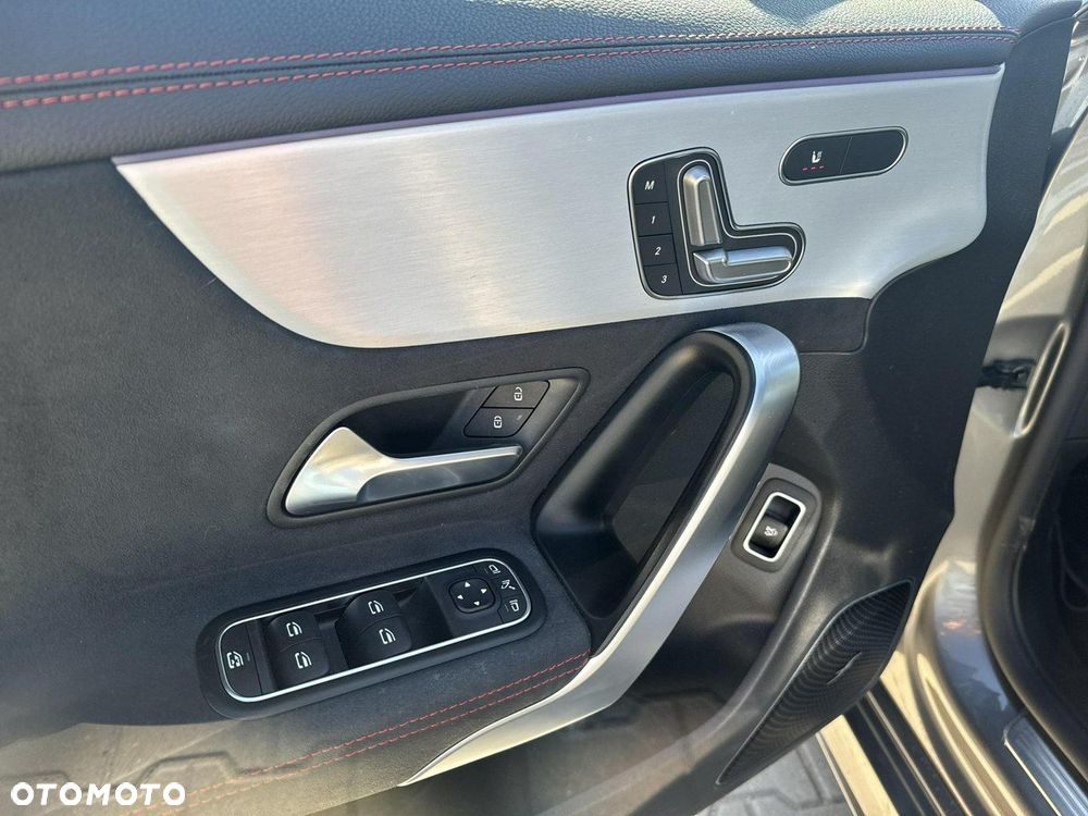 Mercedes-Benz CLA 250 4-Matic AMG Line 7G-DCT - 12