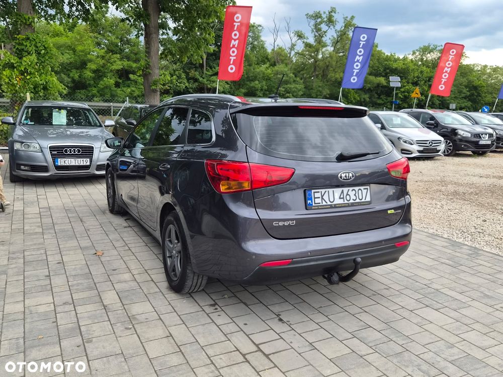 Kia Ceed - 11