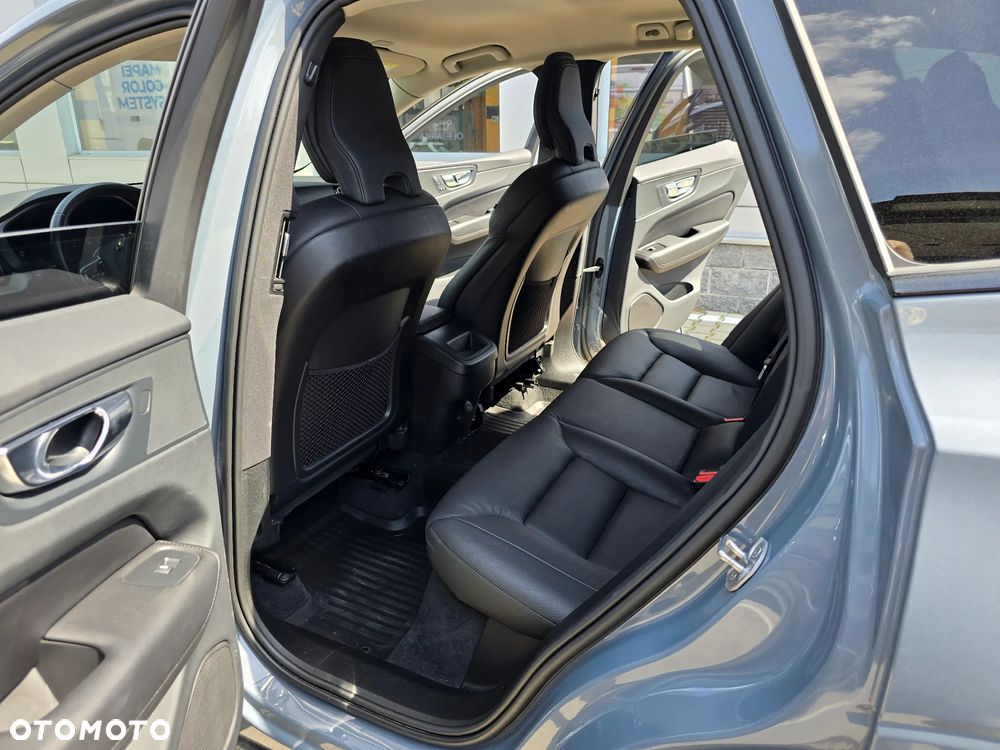 Volvo XC 60 ver-b4-d-plus-dark - 16